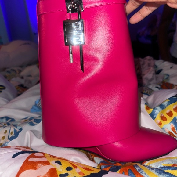 Real AUTHENTIC GIVENCHY BOOTS SIZE 40(us 10)I wear a us 8 in women run small - Picture 6 of 11